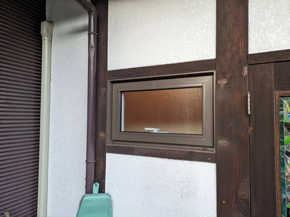 Ｍ Baseの＊みなかみ町＊トイレ窓取替リフォーム　樹脂窓ＥＷ１日施工の施工後の写真1